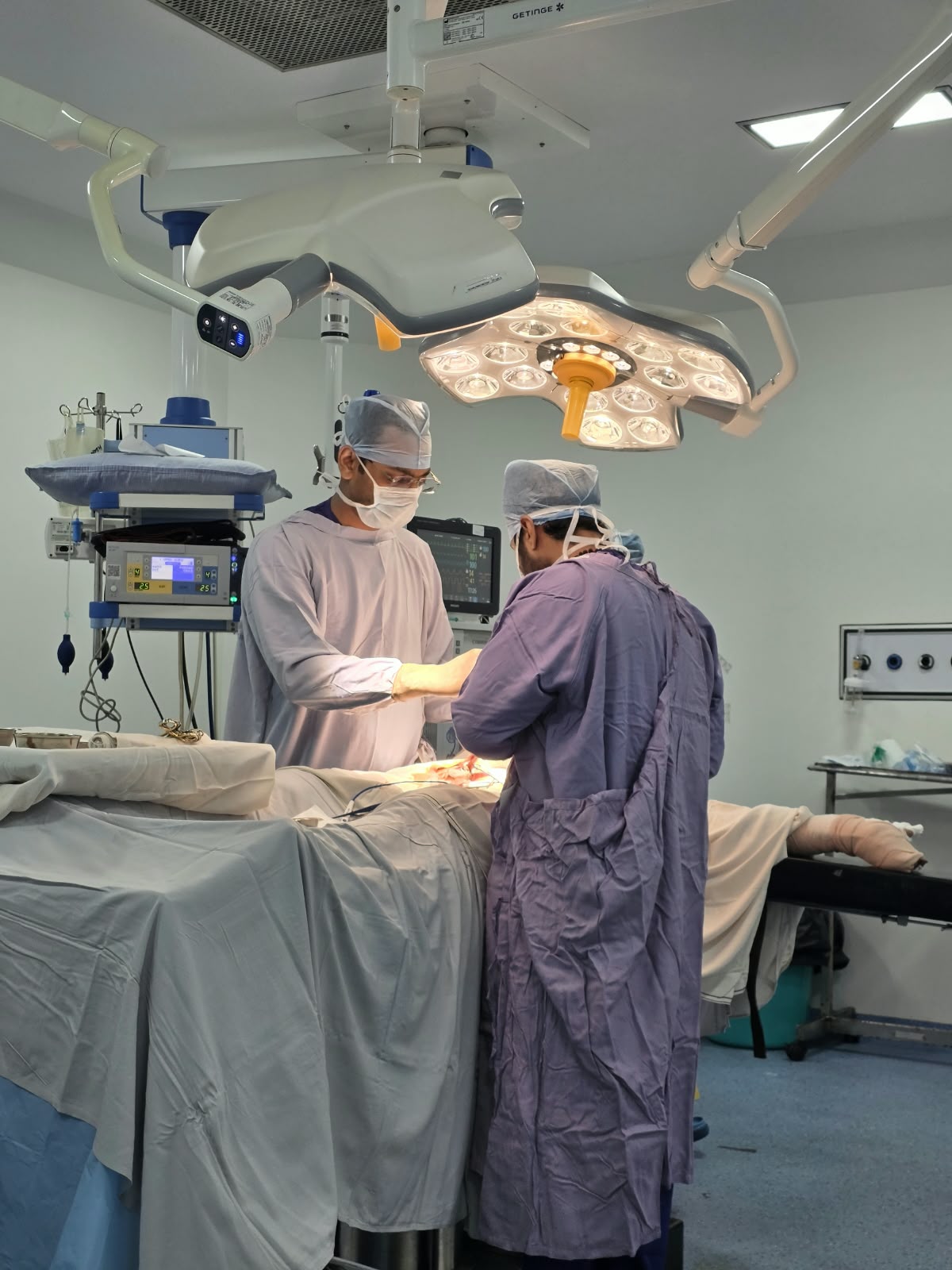 Laparoscopic Urology Surgery in Navi Mumbai - Dr. Varun Agarwal
